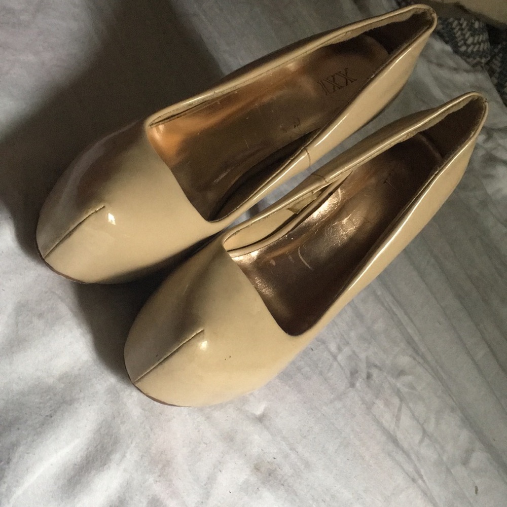 Heels - Picture 3 of 4